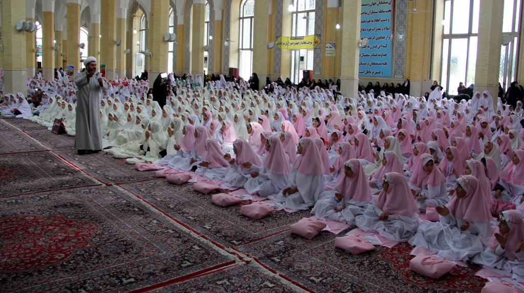 جشن تکلیف ۳ هزار دانش آموز دختر در مصلی کرج