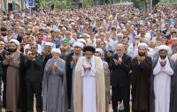 اقامه نماز عید سعید فطر به امامت آیت الله حسینی همدانی