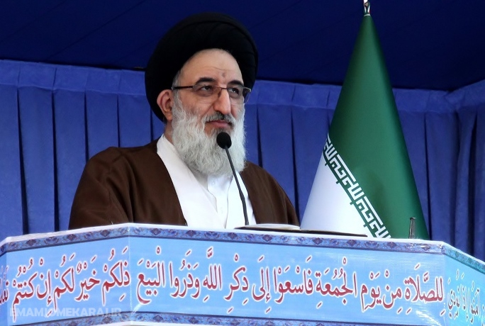 مساجد پیشگام تحقق بیانیه گام دوم انقلاب هستند / به صفر رساندن صادرات نفت ایران یک جنگ روانی است