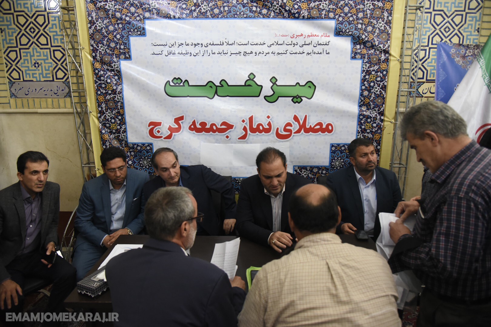 پاسخگویی مدیران البرزی به شهروندان در قالب میز خدمت در مصلی کرج