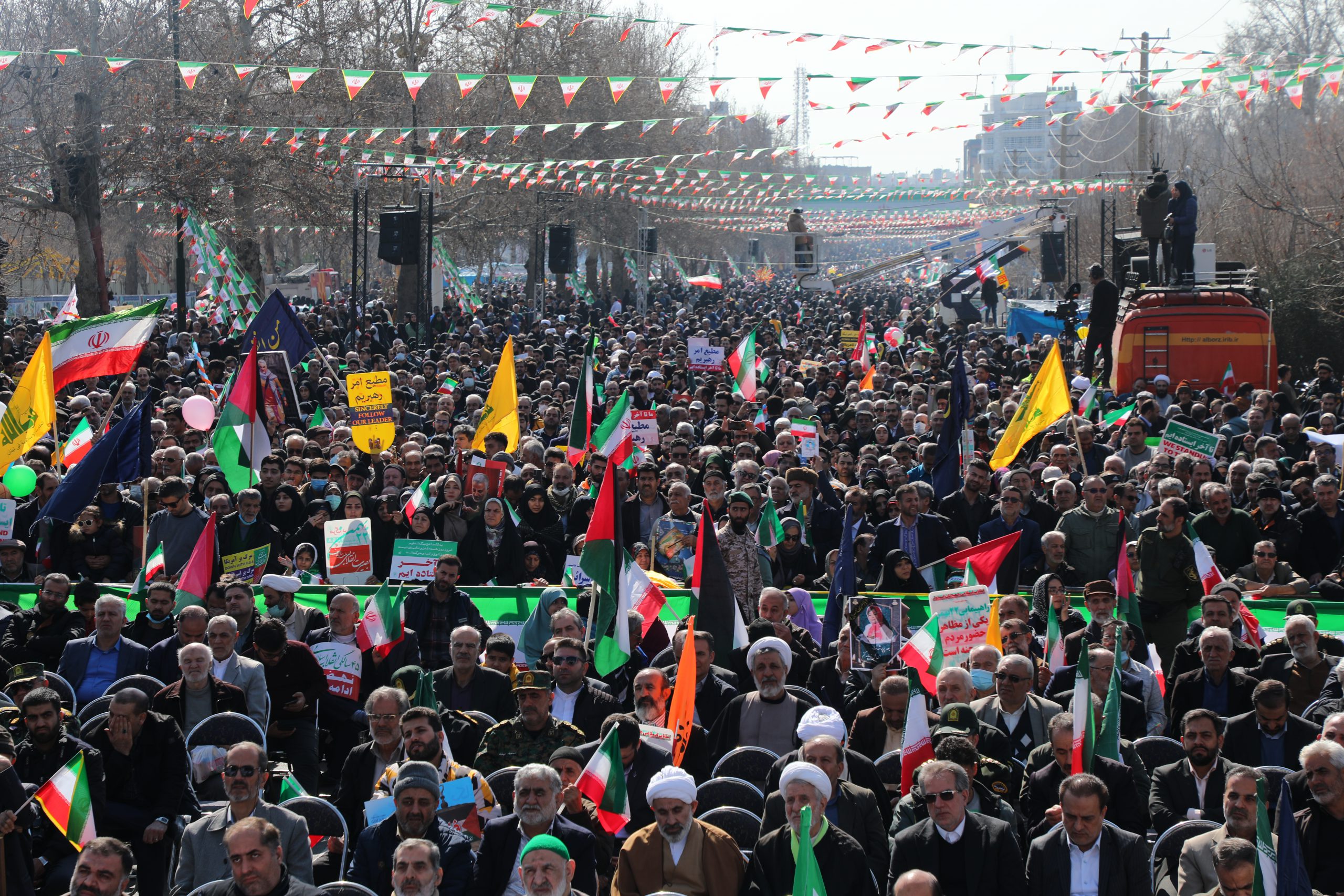 راهپیمایی ۲۲ بهمن در کرج برگزار شد /حماسه دیگری از مردم انقلابی شهر کرج